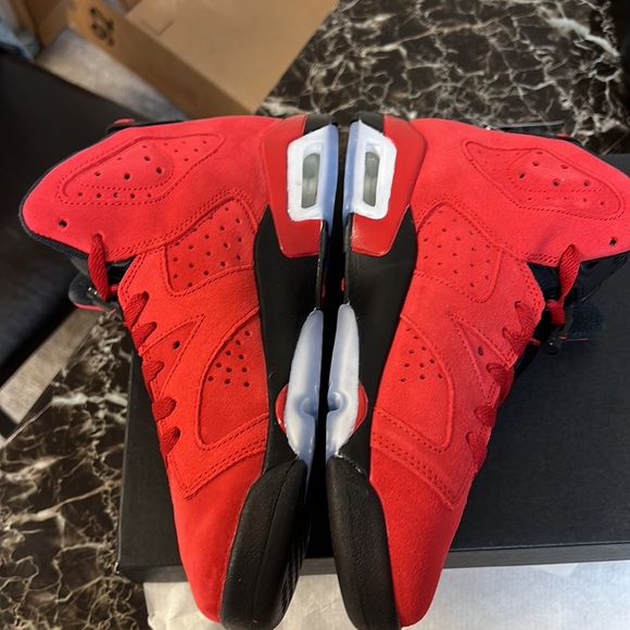 Jordan six Touro worn once 6 1/2 youth - Picture 8 of 10